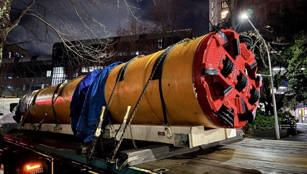 MTBM arriving onsite Queen Street Wastewater Diversion Project