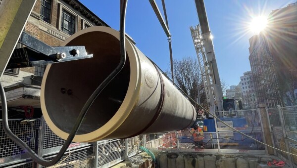 First GR pipe being lifted into place Queen Street Wastewater Diversion Project